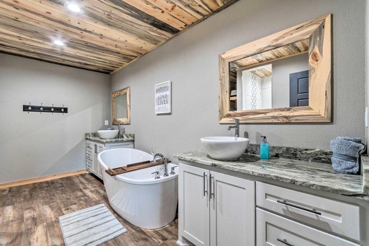 Upscale Riverfront Home With Beach And Fire Pit! Glenwood Eksteriør billede